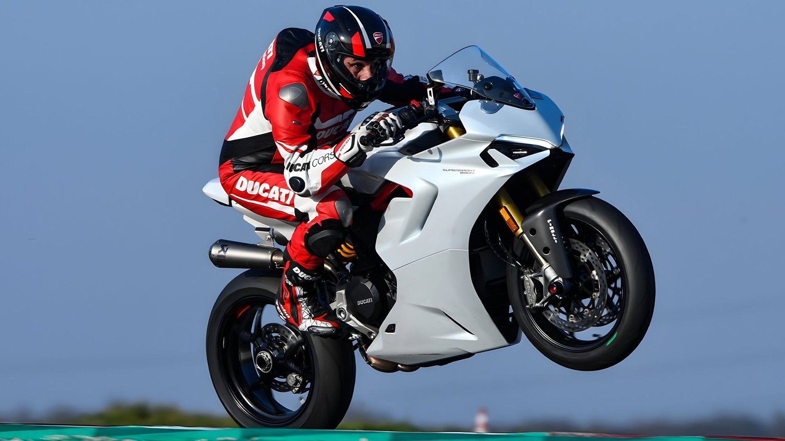 2023 Ducati Supersport 950(S) on bike