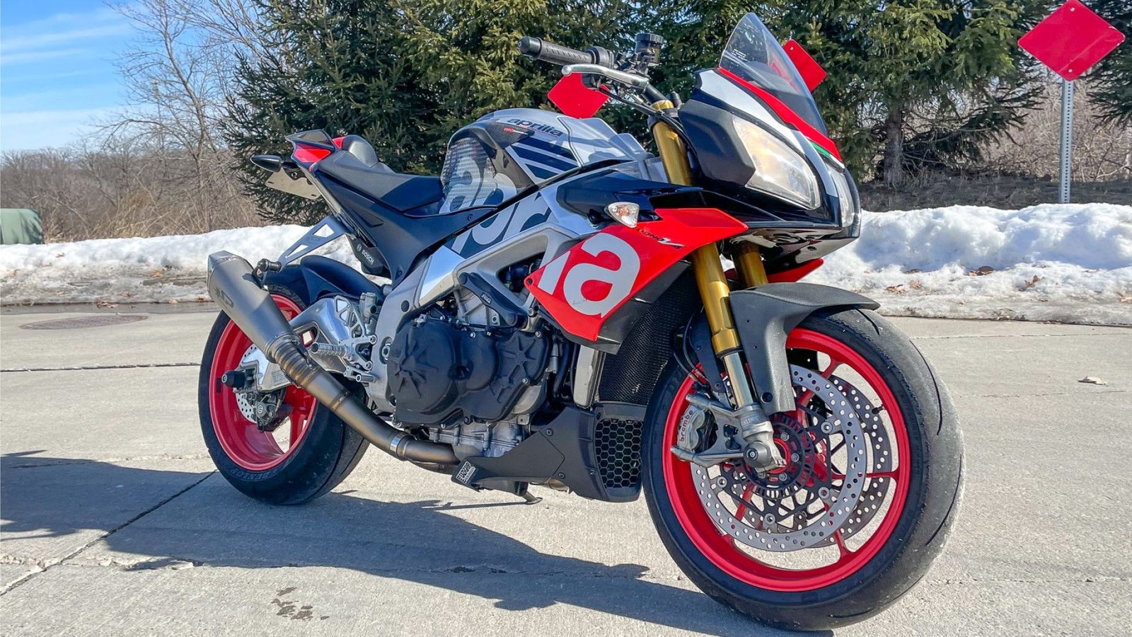 Front view of the third quarter 2018 Aprilia Tuono V4 Factory